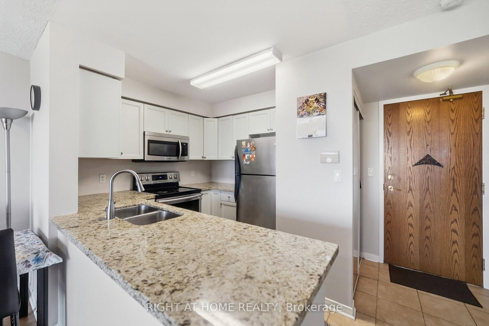 4879 KIMBERMOUNT Avenue, Unit 607 - Photo 4