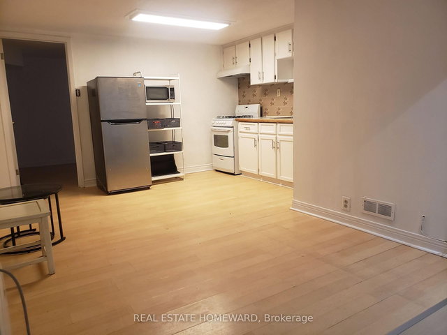 3 - 697 Dupont Street