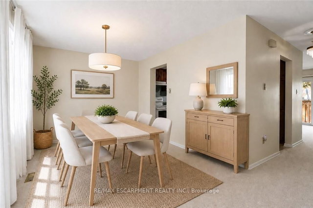 11 - 2825 Gananoque Drive