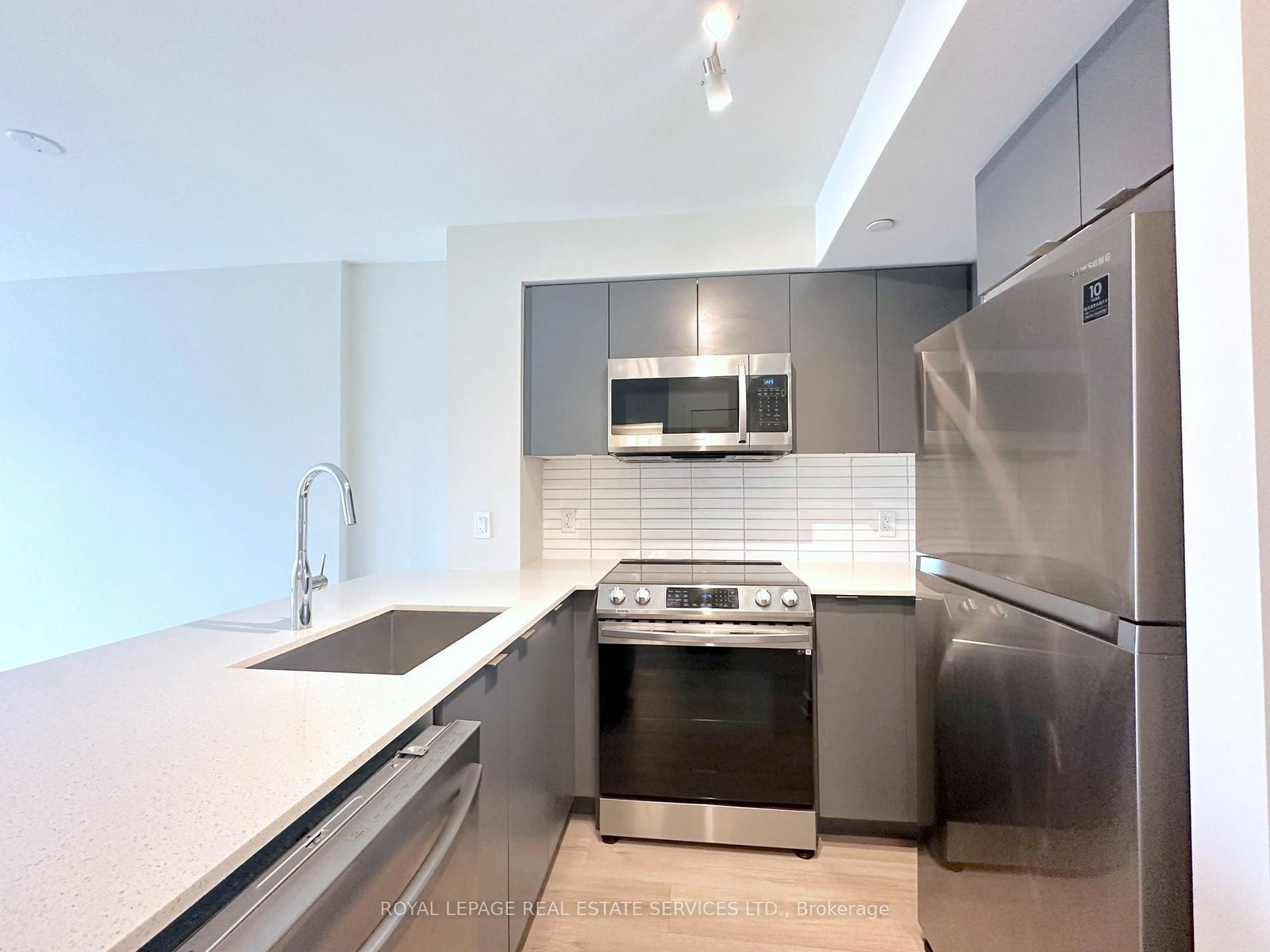 3385 Dundas Street W, Unit 514 - Photo 3