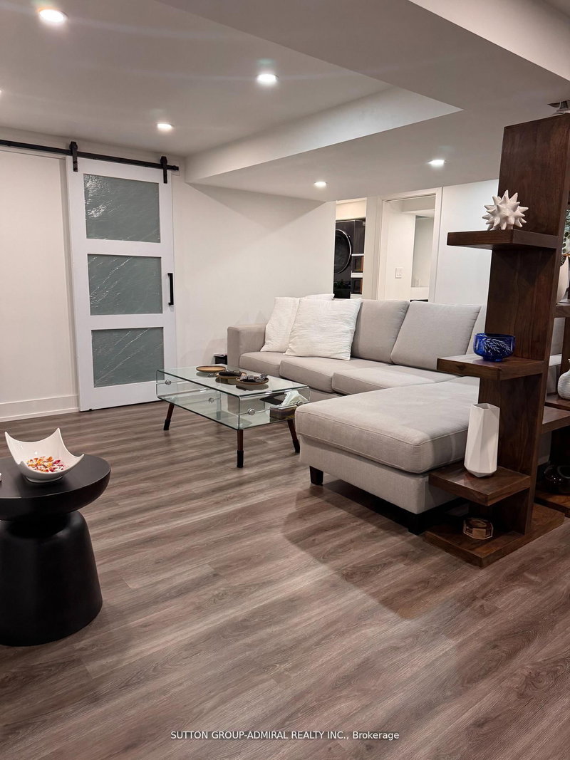 Lower - 6 Frankfort Ave, Toronto, M6L 2Y2 | Image 2