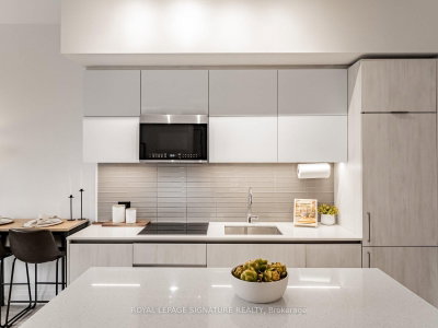 Condo sold at 102-21 Park Street, Mississauga, Ontario, L5G 0C2 - Port Credit - MLS: W13094940