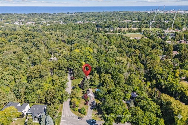 1258 Ravine Dr, Mississauga, L5J 3E4 | Image 2