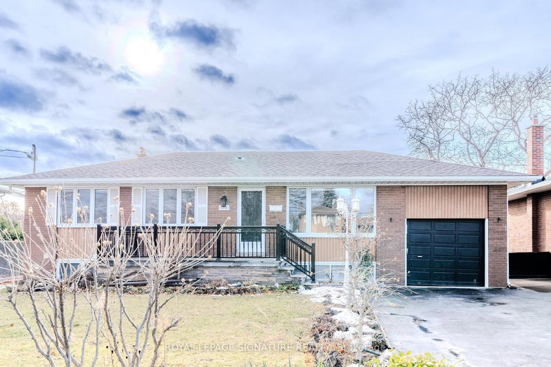 2218 Cliff Rd, Mississauga, L5A 2N9 | Image 2