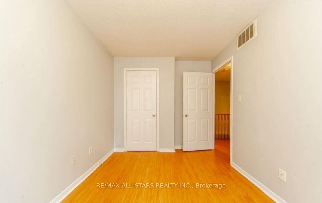 37 Four Winds Drive, Unit 105 - Photo 18