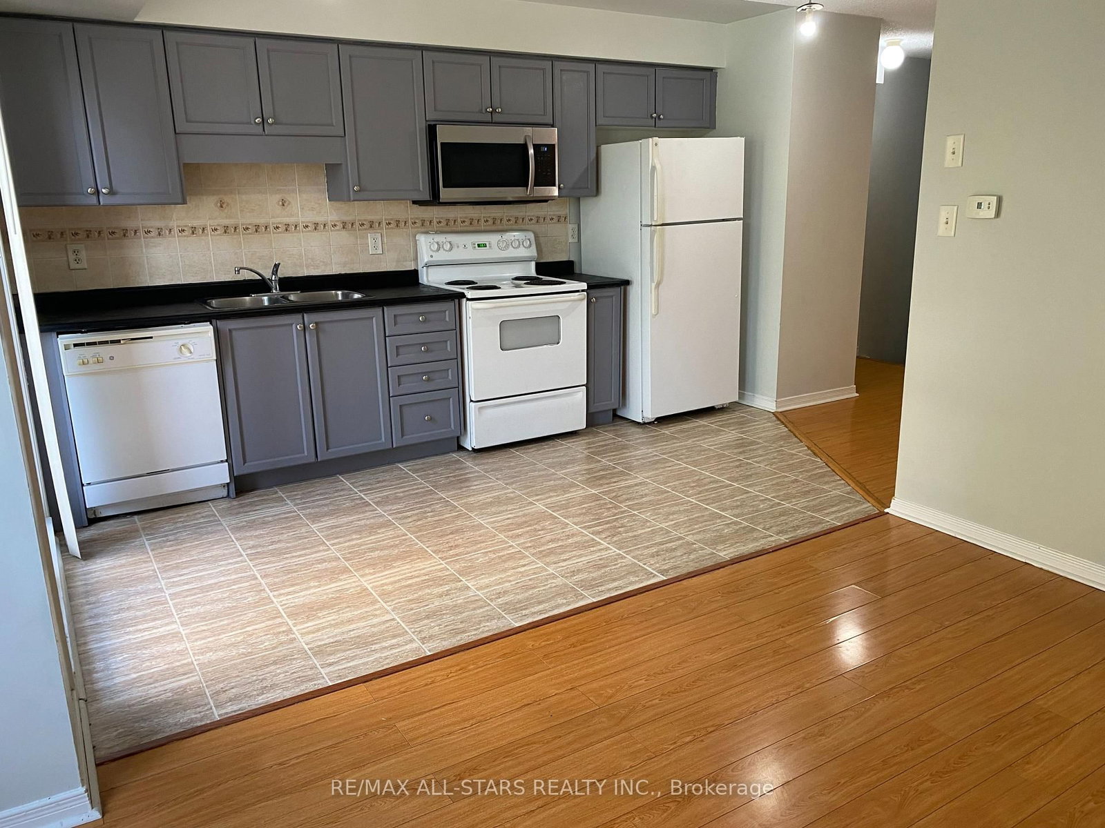 37 Four Winds Drive, Unit 105 - Photo 7