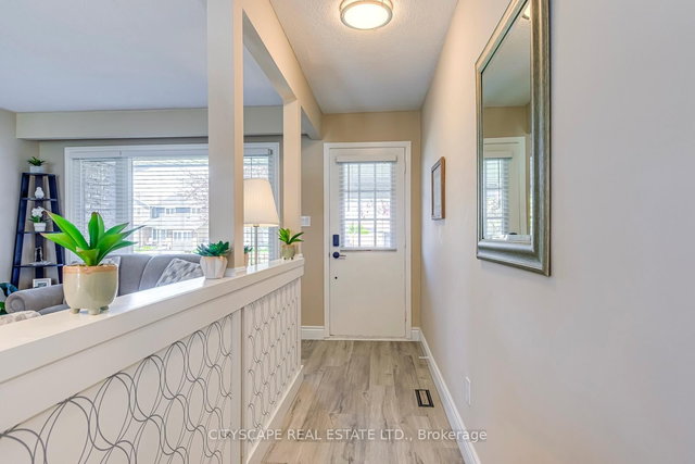 3272 Kings Masting Crescent