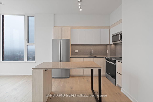 1210 - 3100 Keele Street
