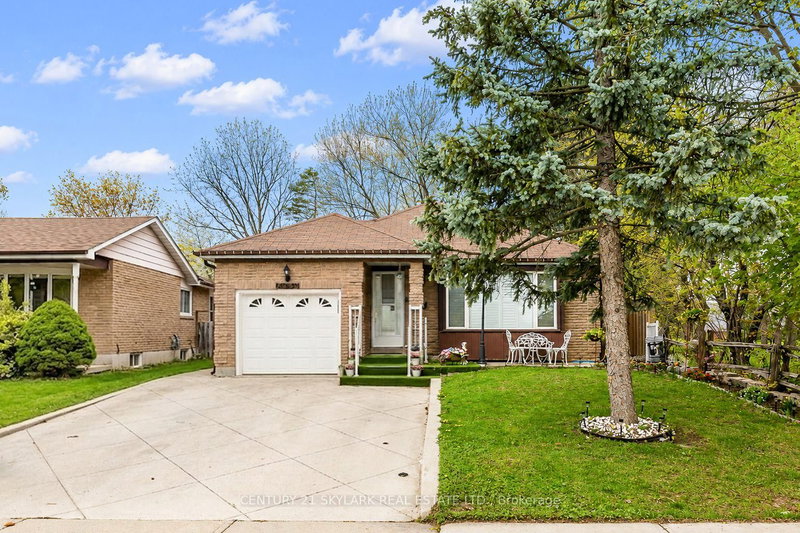 3353 Martins Pine Cres, Mississauga, L5L 1G3 | Image 2