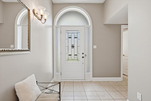 2605 Longridge Crescent