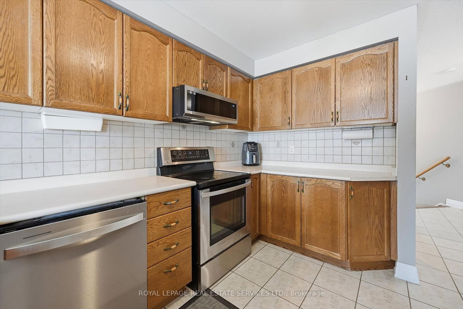 Listing Image 7
