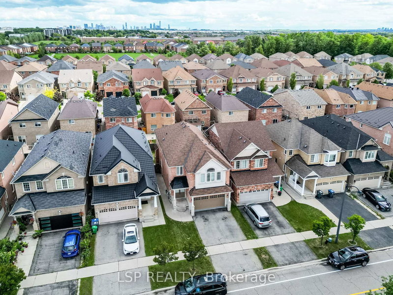 346 Panhellenic Dr, Mississauga, L5W 0B9 | Image 2