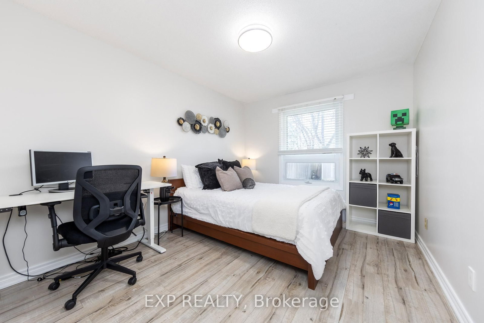 584 Elliott Crescent - Photo 18