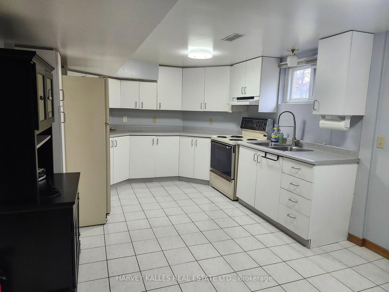 Lower - 9 Scarlett Dr, Brampton, L6Y 3R9 | Image 2
