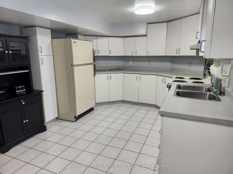 Lower - 9 Scarlett Dr, Brampton, L6Y 3R9 | Image 3