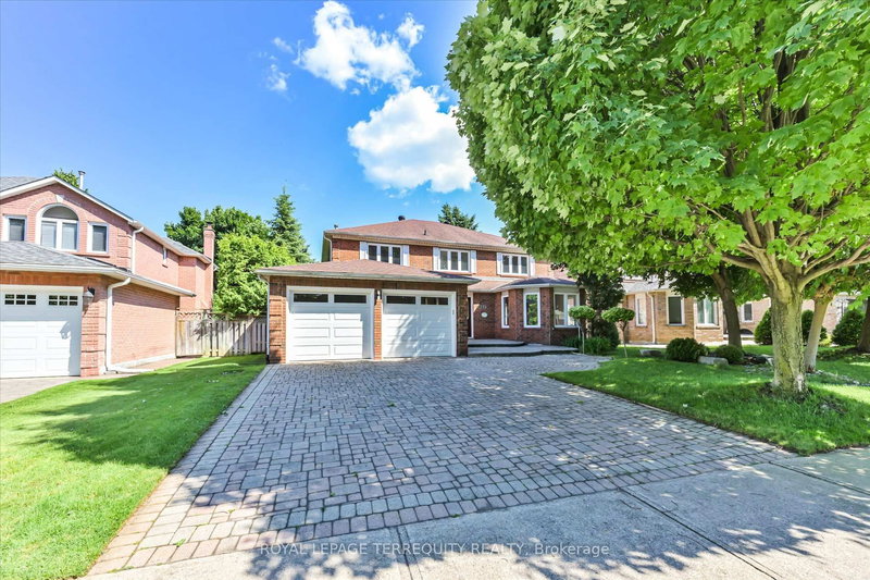 2216 Dunvegan Ave, Oakville, Ontario