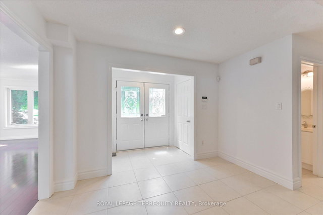 2216 Dunvegan Avenue