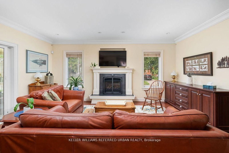 317 Rathburn Rd, Toronto, M9B 2L7 | Image 3