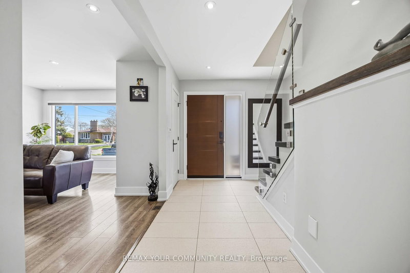 34 Walwyn Ave, Toronto, M9N 3H5 | Image 3