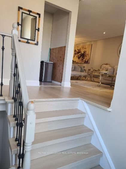 Upper - 156 Voltarie Crescent