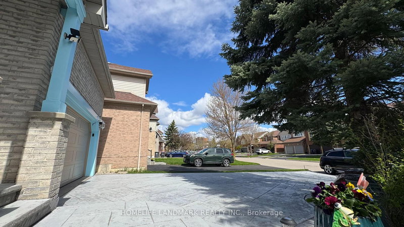 5812 Dalebrook Cres, Mississauga, L5M 5R7 | Image 2