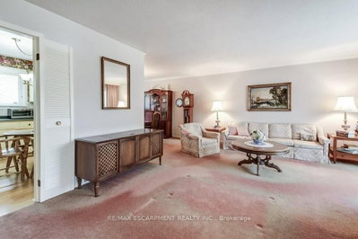 4356 Dublin Crescent • Burlington, ON photo 9