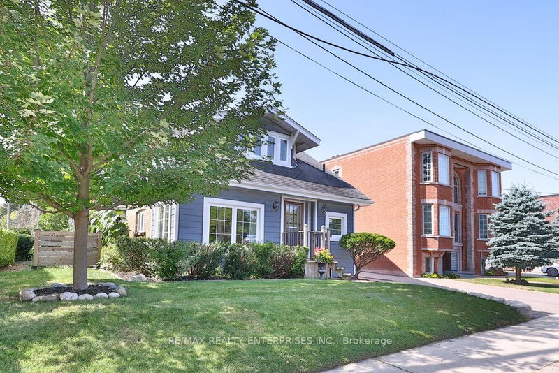 home for sale on 44 Mississauga Road N