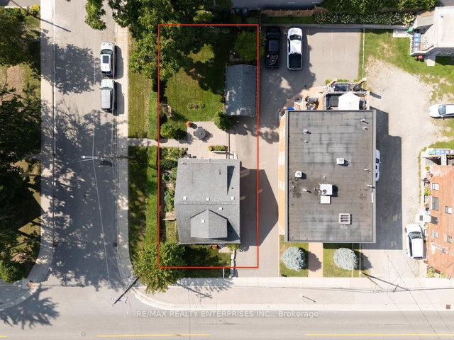 44 Mississauga Road N