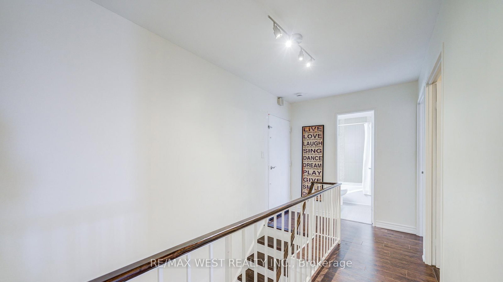 3025 The Credit Woodlands Drive, Unit 320 - Photo 15