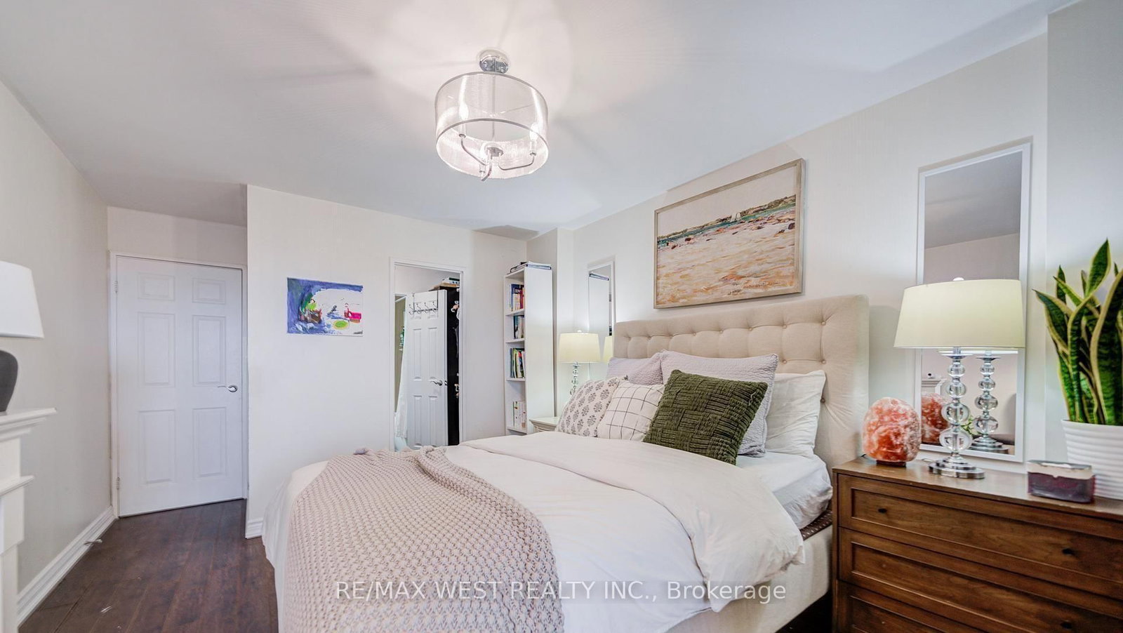 3025 The Credit Woodlands Drive, Unit 320 - Photo 25
