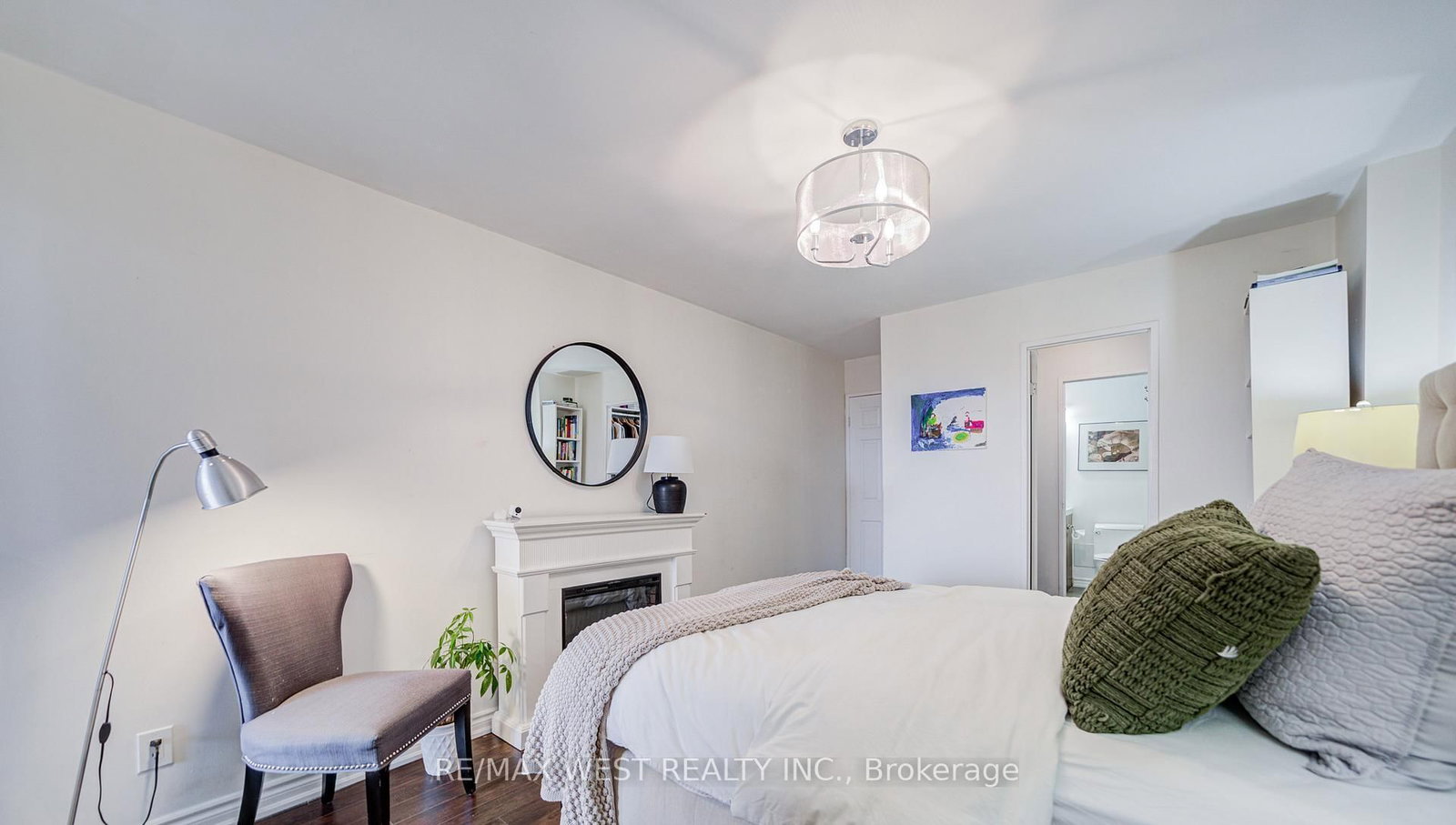 3025 The Credit Woodlands Drive, Unit 320 - Photo 26