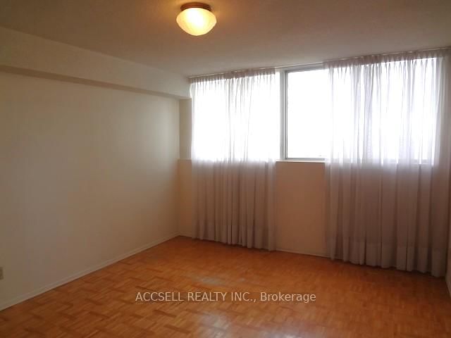 3700 Kaneff Crescent, Unit 2106