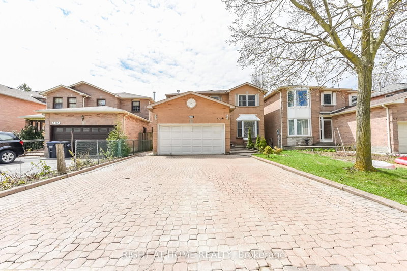 379 Wallenberg Cres, Mississauga, L5B 3N1 | Image 2