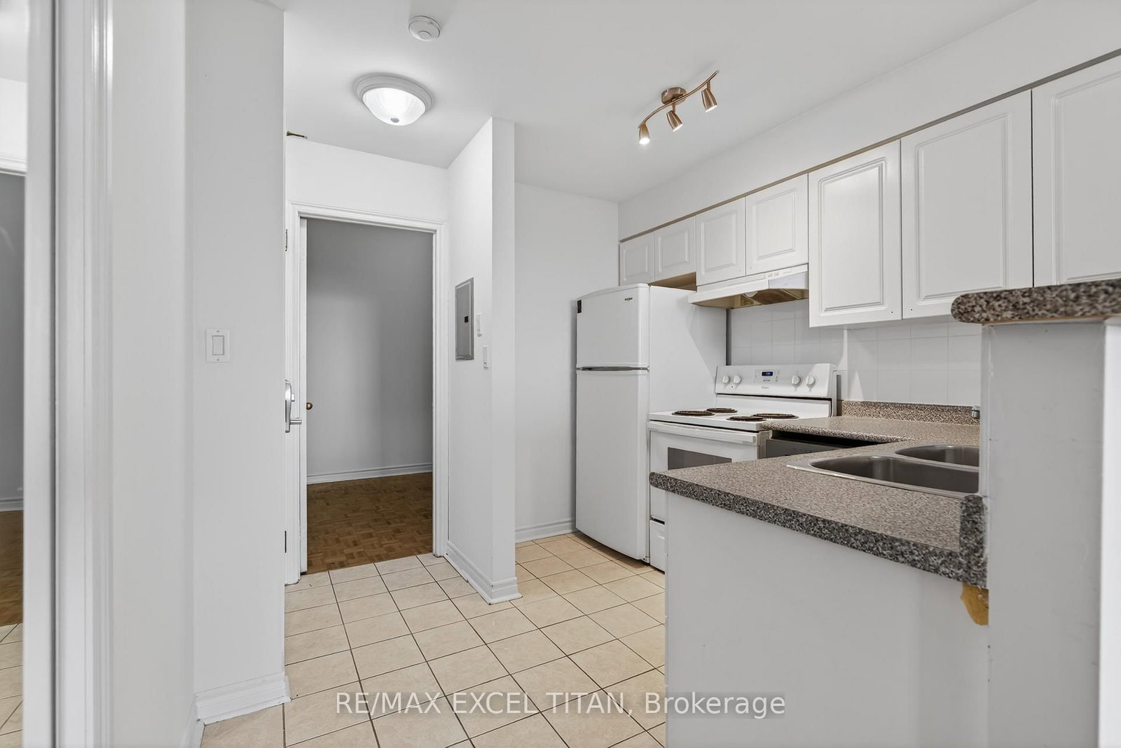 1401 Dupont Street, Unit 404 - Photo 4