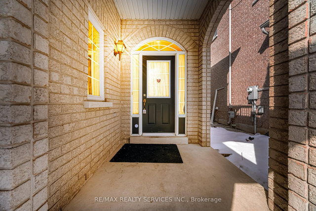 4 Rocky Point Crescent