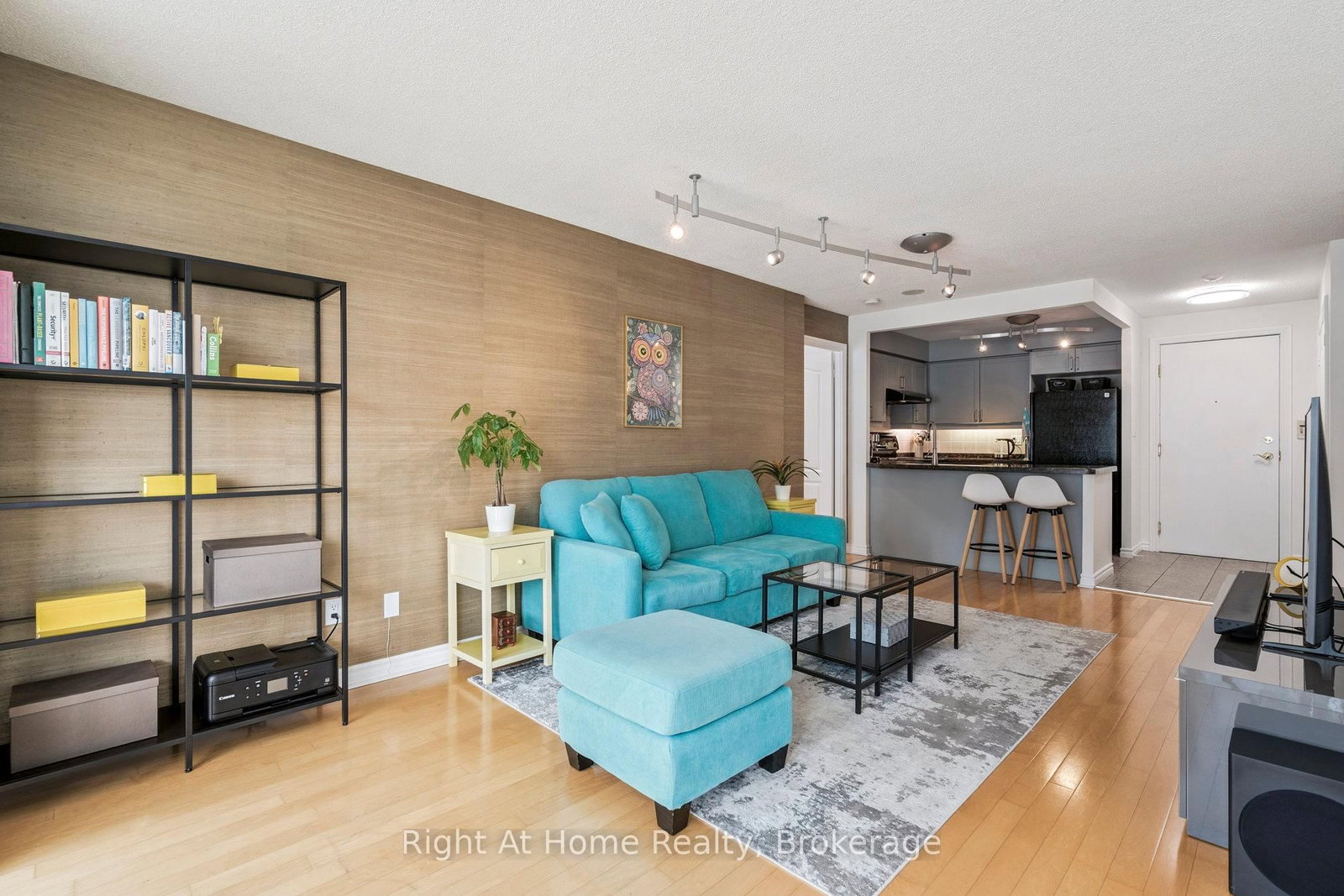 2111 Lake Shore Boulevard W, Unit 605 - Photo 4