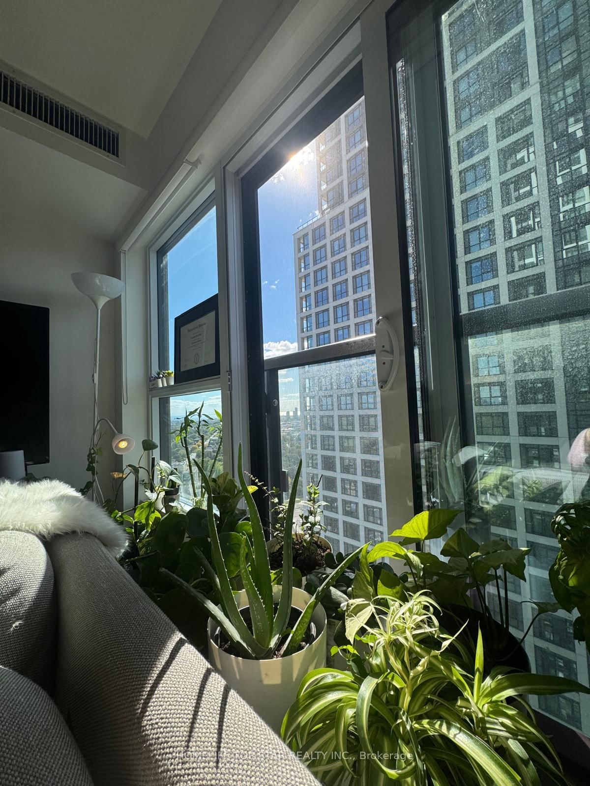 5 Mabelle Avenue, Unit 2930