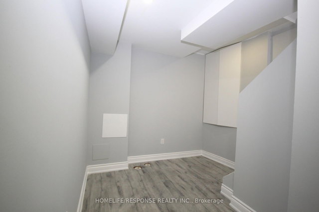 11 Saddlecreek Court