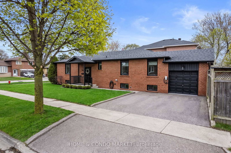 1392 Northmount Ave, Mississauga, L5E 1Y5 | Image 3