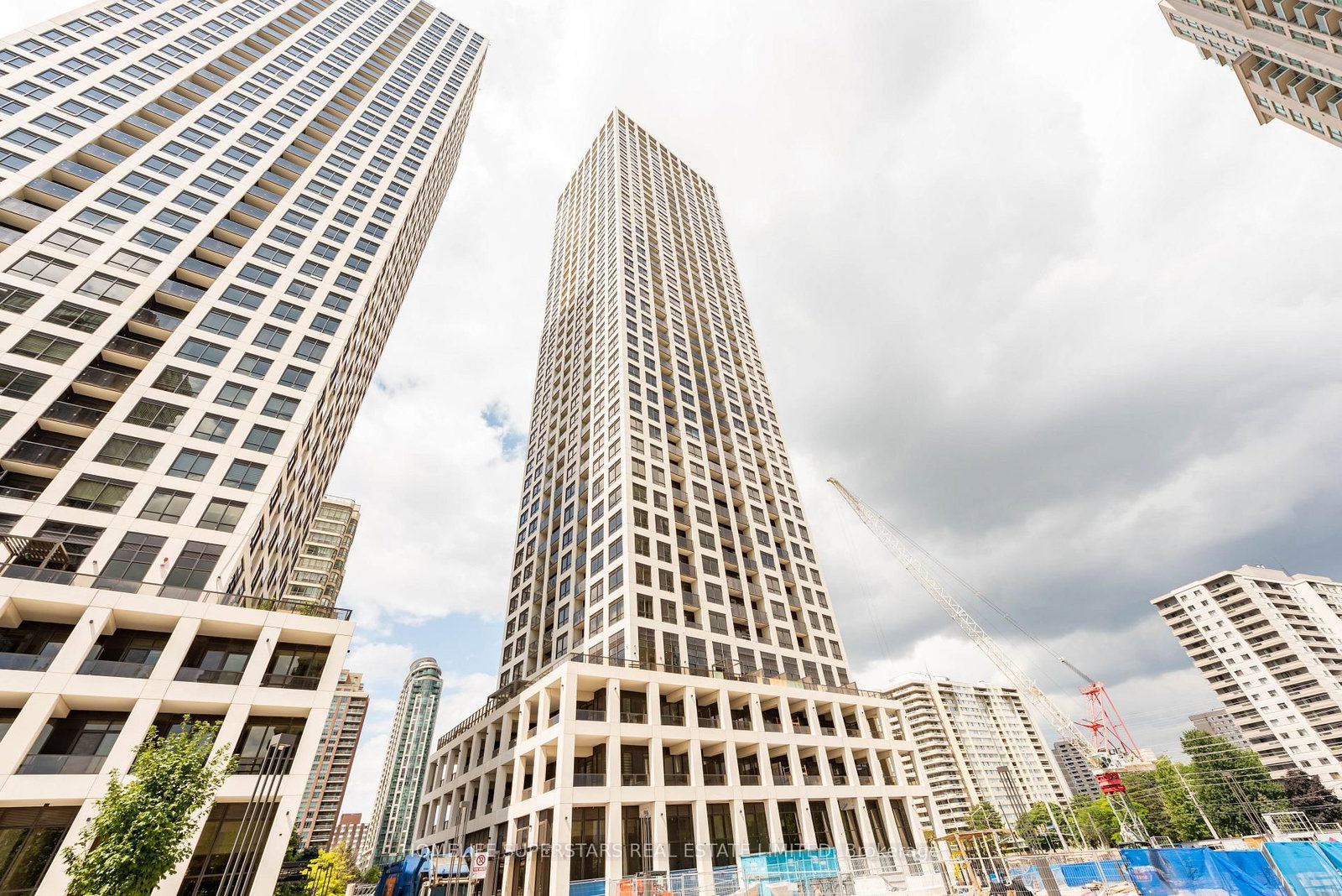 30 Elm Drive W, Unit 2905