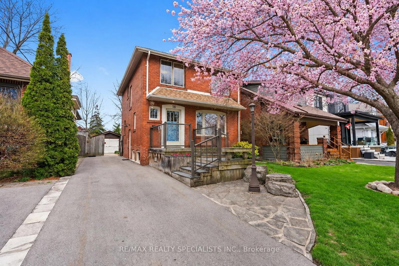 home for sale on 18 Dartmouth Crescent