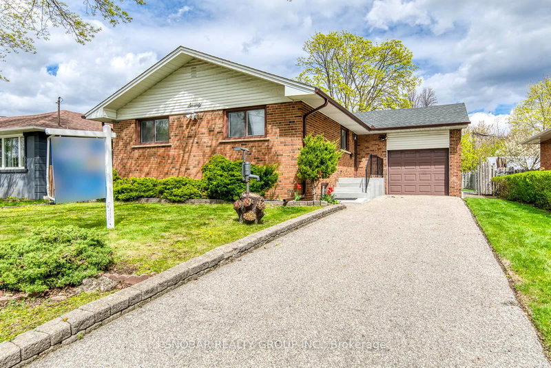 70 Lavington Dr, Toronto, M9R 2H4 | Image 2