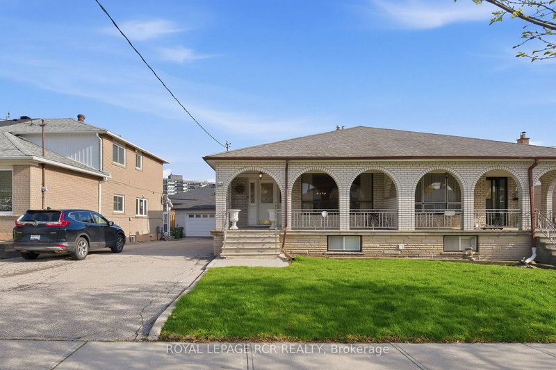 39 Dovehouse Ave, Toronto, M3J 1A3 | Image 2