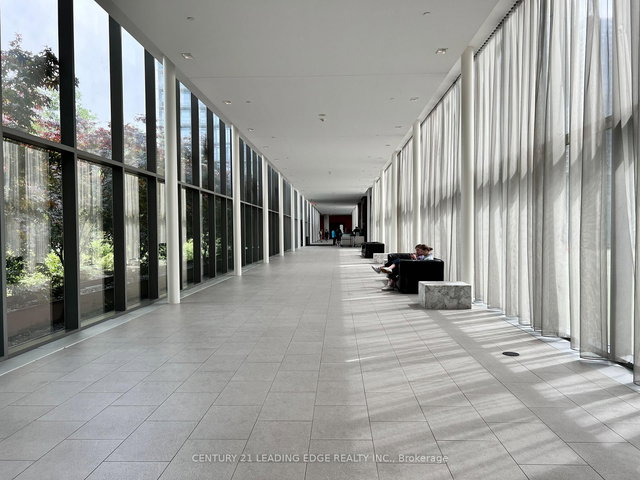 3015 - 105 The Queensway