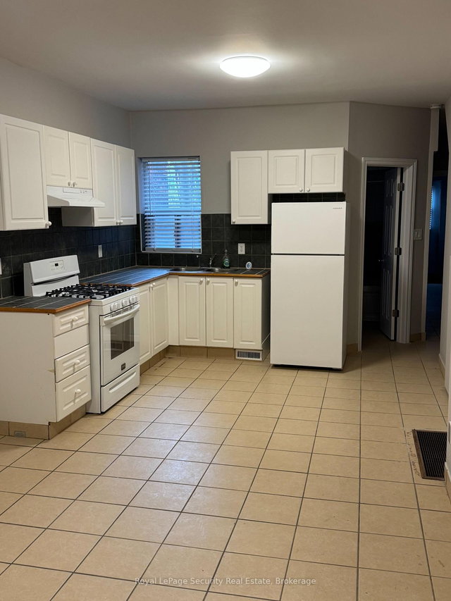 Main - 1136 Dufferin Street