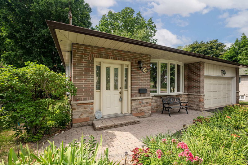 3422 Credit Heights Dr, Mississauga, L5C 2L9 | Image 2