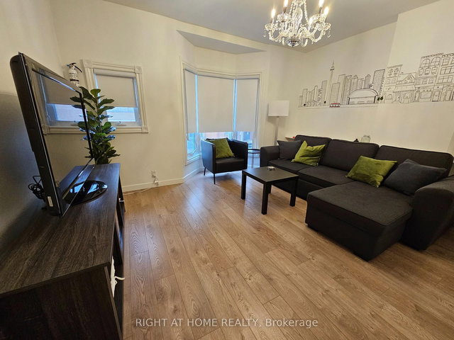 2nd Floor - 1054 Dufferin Street