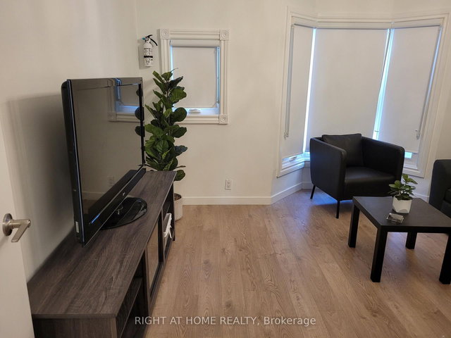 2nd Floor - 1054 Dufferin Street