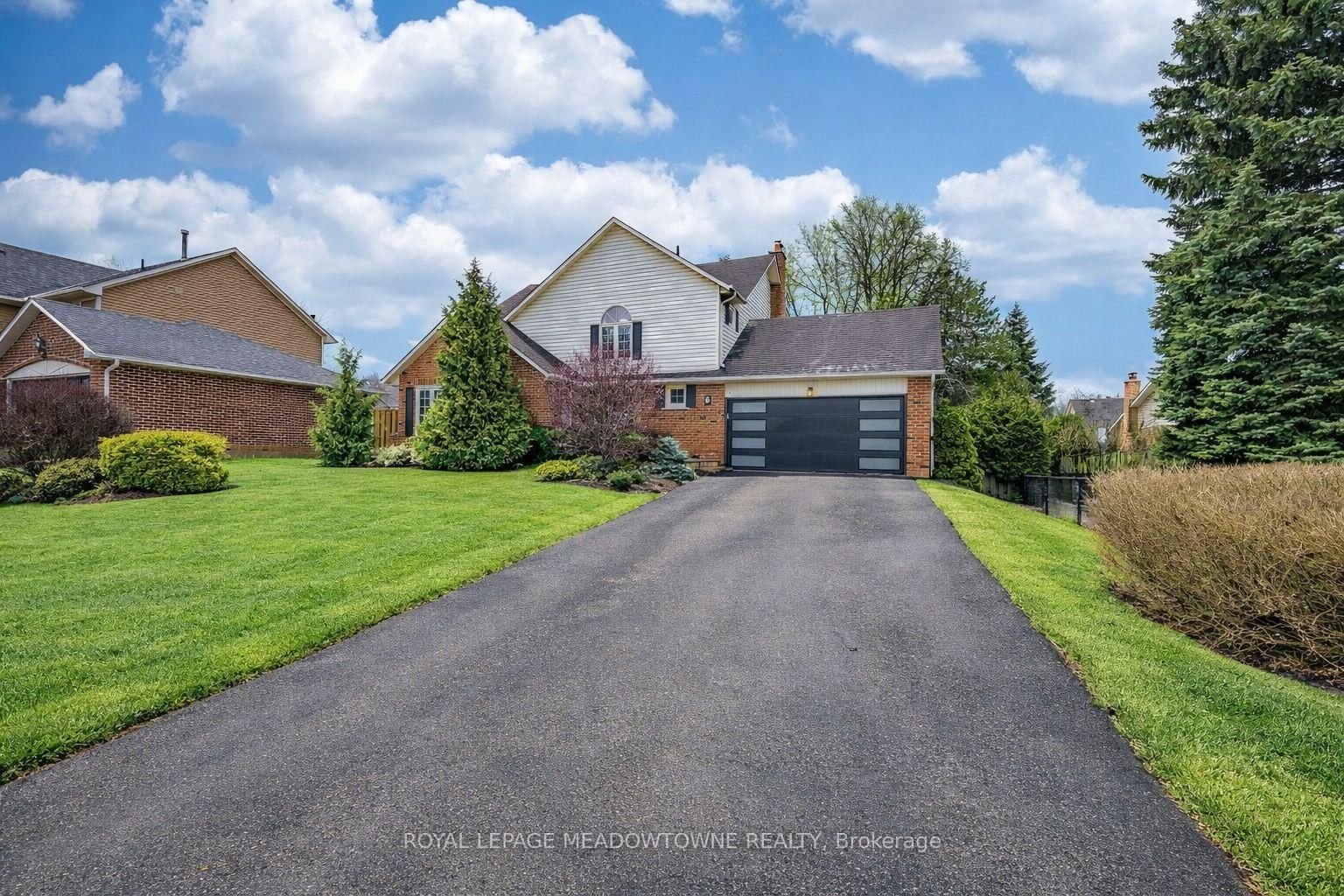 Detached House for sale at 8 Wadsworth Circle, Brampton, Ontario, L6Z 1W7 - Snelgrove - MLS: W13101614