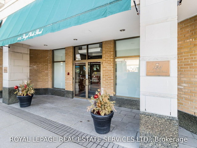 305 - 935 Royal York Road